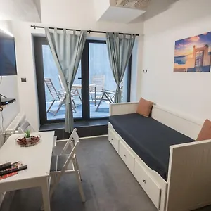 Peaceful Basement With Terrace & Free Gym , Budapest Ungarn